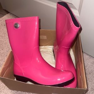 Size 8 UGG rain boots